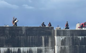 釣りの振興と安全確保、どう両立？　法改正で沖堤防渡れず、県外では条件付き利用の事例も＜沖縄DEEP探る＞