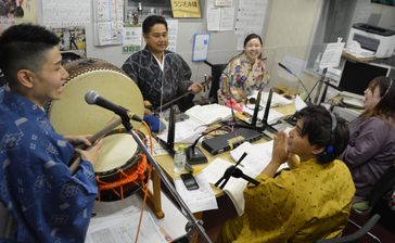 スタジオが民謡酒場に　山原麗華らがリクエストで歌う　ROKが特番「仲秋の宴」