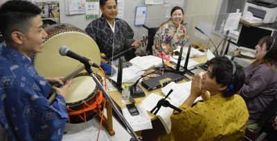 スタジオが民謡酒場に　山原麗華らがリクエストで歌う　ROKが特番「仲秋の宴」