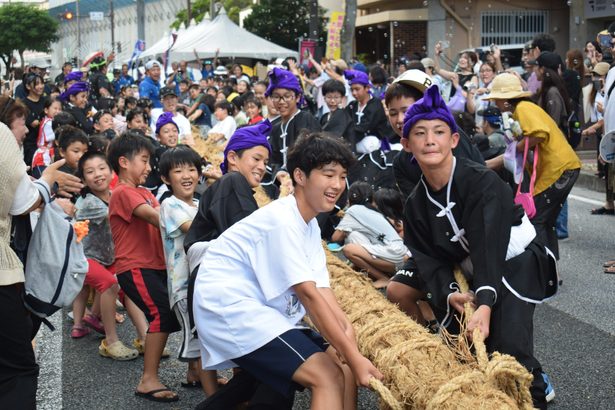 伝統継承へ力いっぱい　那覇　こども大綱挽に250人　沖縄