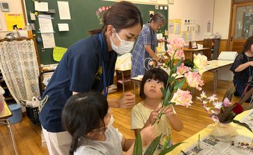 「花かご、上手にできた！」　JAおきなわ　豊見城で花育教室　沖縄