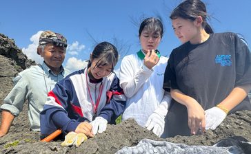 日本兵の認識表か　遺骨収集で高校生が発見　「探している人の心、少しでも楽に」　糸満、荒崎海岸　沖縄