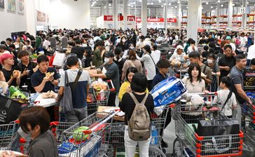 沖縄初上陸、コストコ開店　にぎわいと深刻な渋滞、地域へのひずみ　記者が追う「影響」＜取材ノート　新聞週間2024＞（下）