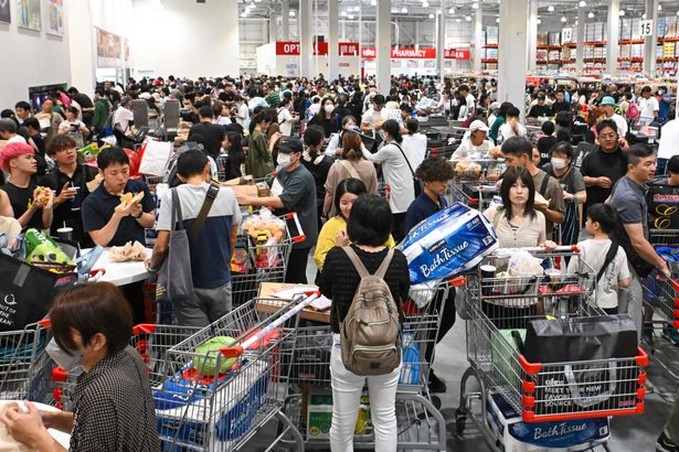 沖縄初上陸、コストコ開店　にぎわいと深刻な渋滞、地域へのひずみ　記者が追う「影響」＜取材ノート　新聞週間2024＞（下）