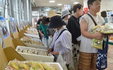 「沖縄そばの日」那覇中央郵便局で関連イベント　お得なそばセットに行列　きょう17日まで