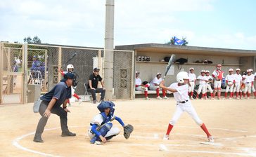 「怒ってはいけない」野球大会　イエローカード3枚で退場！伸び伸び、みんなハッピーに　沖縄