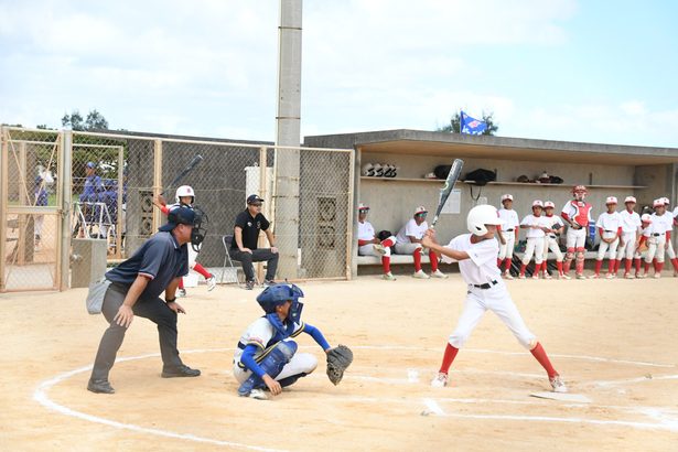 「怒ってはいけない」野球大会　イエローカード3枚で退場！伸び伸び、みんなハッピーに　沖縄