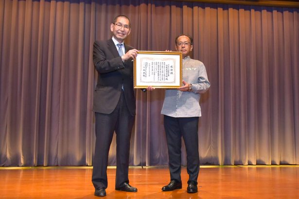 沖縄修学旅行４０年以上　清風高校に感謝状