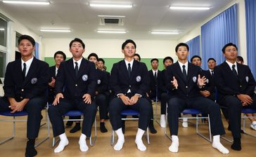 【動画】仲間と夢つかんだエナジックの龍山選手、西武指名で「ほっとした」　プロ野球ドラフト会議　沖縄