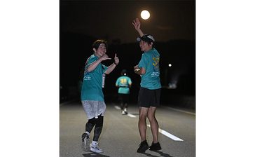 月夜楽しみ817人走る　伊平屋ムーンライトマラソン