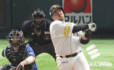 山川2発、ソフト王手　2冠に輝いた打棒発揮　プロ野球・CSファイナルステージ第2戦