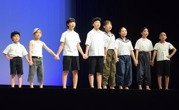 「対馬丸」　命の尊さ伝え　北谷で創作組踊　児童生徒、プロの実演家熱演　沖縄