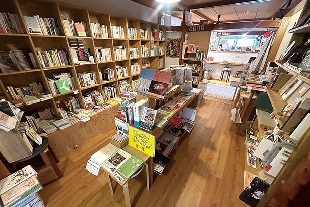 「本と商い　ある日、」　島の風感じる小さな本屋さん ＜ぞくぞく開店、個性派書店＞