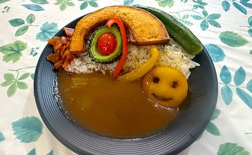 料理研究家の土井さん監修　うまみ広がるやみつきカレー　しゃらくバル（本部町）＜うちなー味まーい＞123