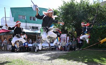 那覇・安里のフェーヌシマ　7色の布を垂らし、謎の言葉で舞う＜風・土・人　シマの伝統行事＞