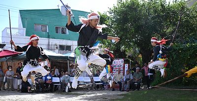 那覇・安里のフェーヌシマ　7色の布を垂らし、謎の言葉で舞う＜風・土・人　シマの伝統行事＞