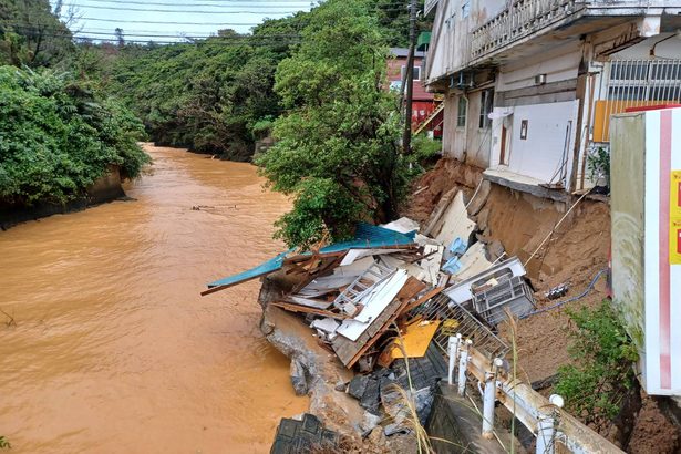 沖縄本島北部で線状降水帯　土砂崩れで民家や道路に被害　10日まで激しい雨続く見込み