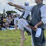 勇壮な舞　拍手やまず　７年ぶり、平安座エイサー祭り