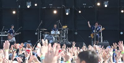 モンパチフェス1万人が熱狂　「思い出たくさんつくって帰ってね」　きょう3日まで宜野湾で開催　沖縄