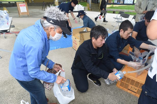 蛇口ひねると泥水　大宜味村の半数で断水　9日、大雨で浄水場が浸水、給水活動も　沖縄