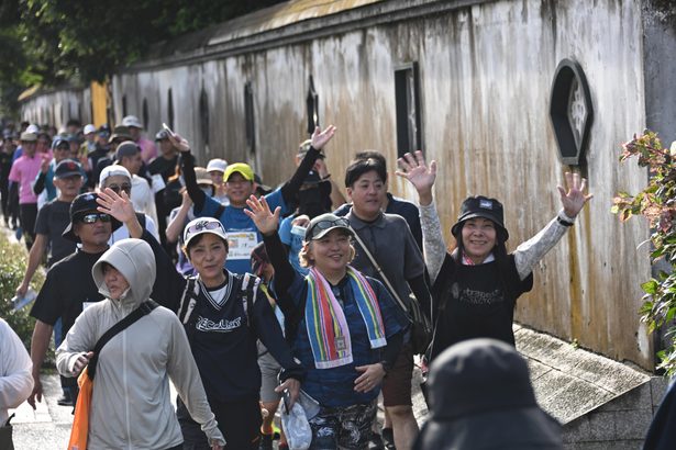 「那覇の景色に癒やされる」名所旧跡、歩いて満喫　「ひやみかち　なはウォーク」に3413人　沖縄