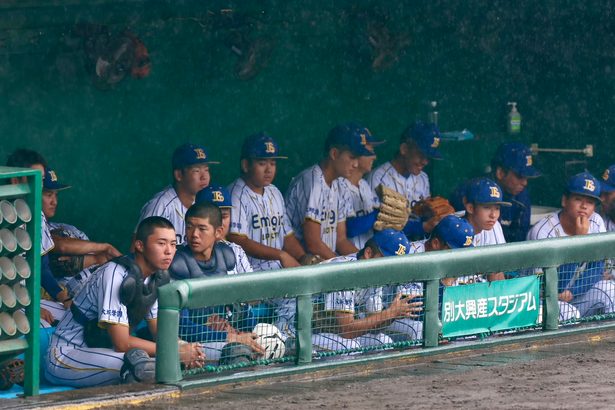 九州高校野球、準決勝2試合が雨で中止、3日に順延　エナジックー柳ヶ浦、沖縄尚学ー西日本短大附