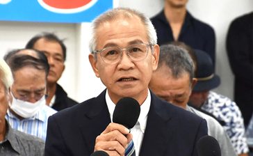 嘉数登氏が出馬表明　「豊かで明るい市に」　来年1月の宮古島市長選　沖縄