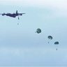 米空軍、うるま津堅沖で通知なく降下訓練　「伊江島集約」を無視