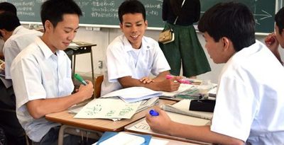 多角的に平和学ぶ　琉球新報記者が特別授業　那覇西高