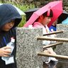 神戸児童、島守の塔清掃　郷土の偉人に思いはせ平和誓う