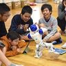 人型ロボットに児童ら大興奮　ＩＴに触れる　嘉数小、体験教室