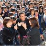 「あったー」合格１万３５４５人　沖縄県立高校で発表