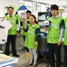 浦添市役所に〝異変〟　職員の胸に「Tokyo」　緑色のユニホーム　ヤクルトスワローズが勝った翌日は「応燕」ユニホーム着ます。