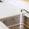 宜野湾市の一部で水道水の飲用禁止　高濃度塩素が含まれる水が一般家庭に流出　