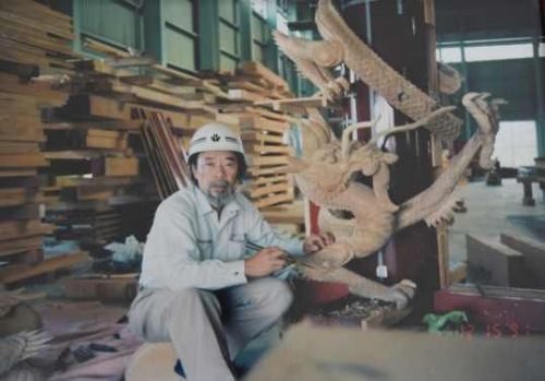 首里城木彫刻の復元資料を寄贈　92年の復元で木彫刻を担当した彫刻家の下絵、メモ500点