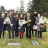 パイオニアの墓を巡る　カナダ県人移民120周年で