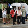 演説は3密防止で分刻み　支援者は傘さして聞き入る　沖縄県議選
