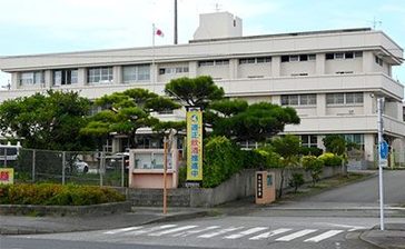 公然わいせつ疑いで米兵を逮捕　商業施設内で下半身を露出　「出していない」と否認　石川署　沖縄