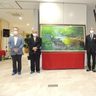 国頭村新庁舎が完成　造りに木のぬくもり　油絵「シダの生ける杜」　宮城元副知事ら寄贈