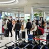 大型連休開始、観光客続々と　那覇空港