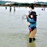 「ンヌジグワー」て知ってる？沖縄伝統のタコ漁、大学生が体験「初めて見た」