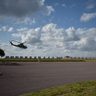 緊急着陸の米軍ヘリが離陸　22時間ぶり、支援機と　沖縄・渡名喜島