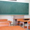那覇市の小中学校、分散登校を月末まで延期