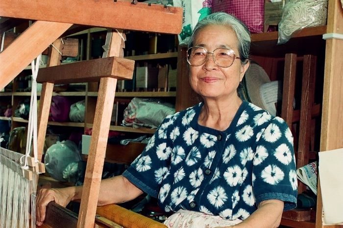 宮平初子さんが死去 「首里の織物」で県内女性初の人間国宝 - 琉球新報 