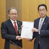 復帰50年、平和な沖縄の実現を　玉城知事が建議書提出　首相「受け止めたい」