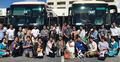 コロナ対策を徹底し周遊観光　中部観光バスがモニターツアー、本島中部の自治会長らにPR
