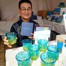 泡立つ波をデザイン　県知事賞の琉球ガラス「おんなブルー」　匠工房が受賞　沖縄の産業まつり