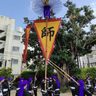 沖縄戦で焼失した旗頭が復活「長年夢だった」　那覇・久米の「青龍刀」住民にお披露目　