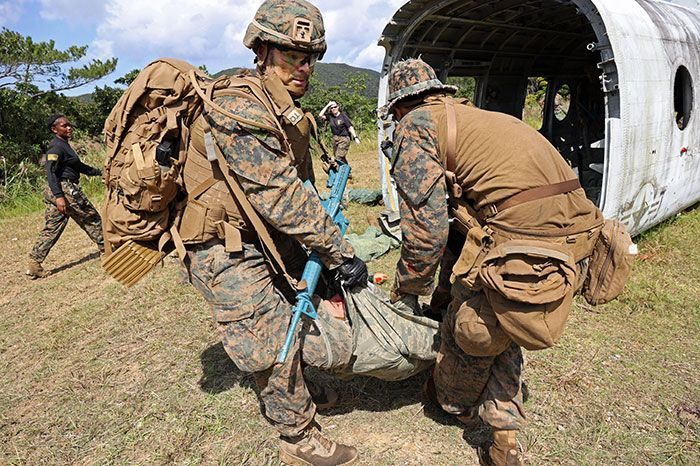 墜落を想定し負傷者を搬送…米海兵隊が訓練を報道陣に公開、オスプレイの安全性アピール　沖縄・北部訓練場