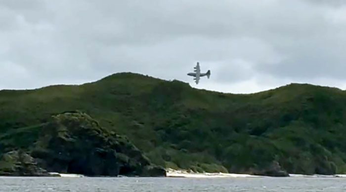 【動画あり】軍用機とみられる機体が低空飛行　目撃者「危険なのでやめてほしい」　沖縄・座間味